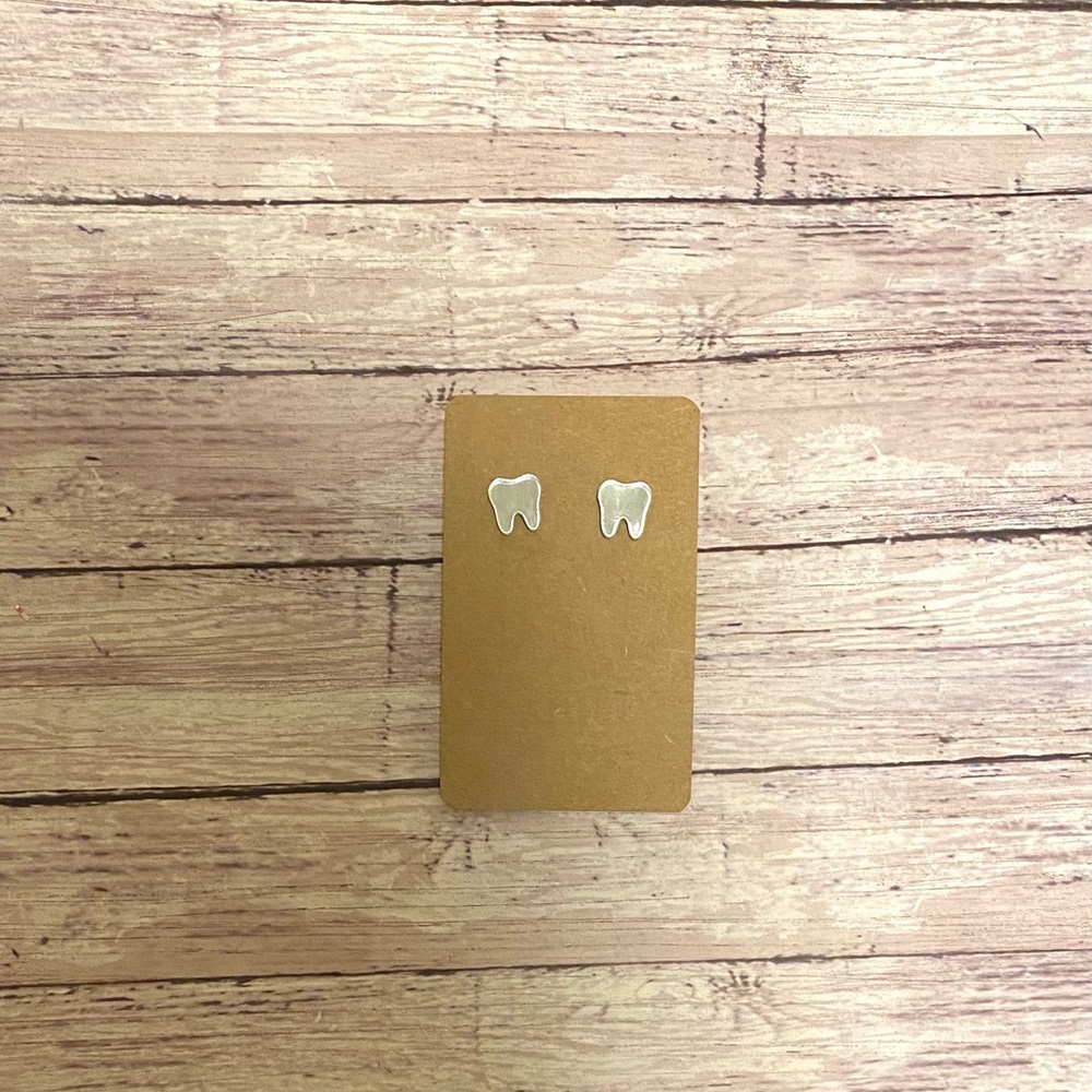 Tooth 🦷 studs